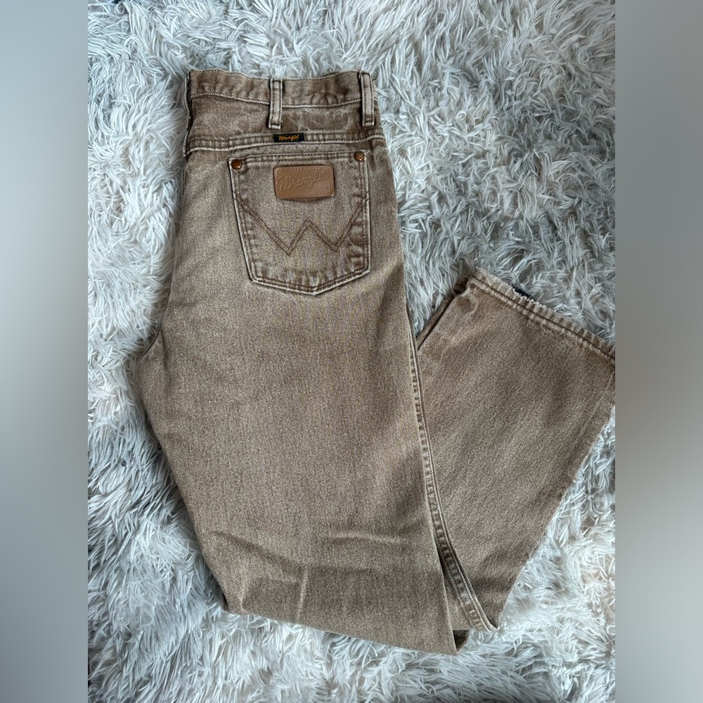 Wrangler straight leg jeans. Size: 34x30 Colour: light brown Brand: Wrangler